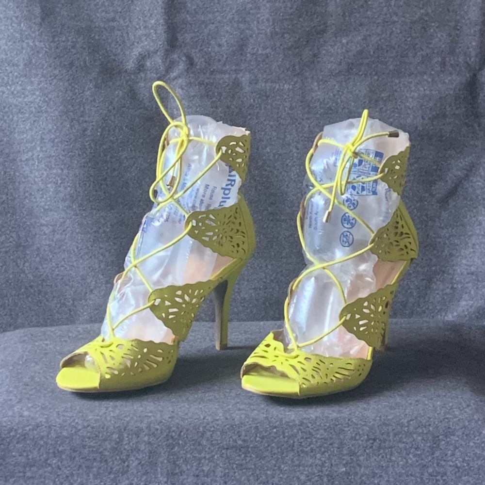 Glaze Neon Yellow Cutout Design Lace-up High Heels - Picture 5 of 12